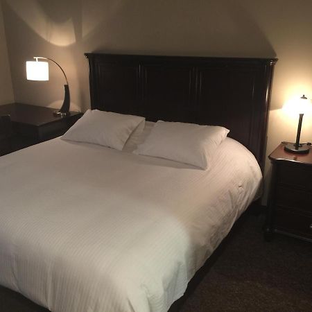 Jolly Giant Pub & Motel Willow Bunch ภายนอก รูปภาพ