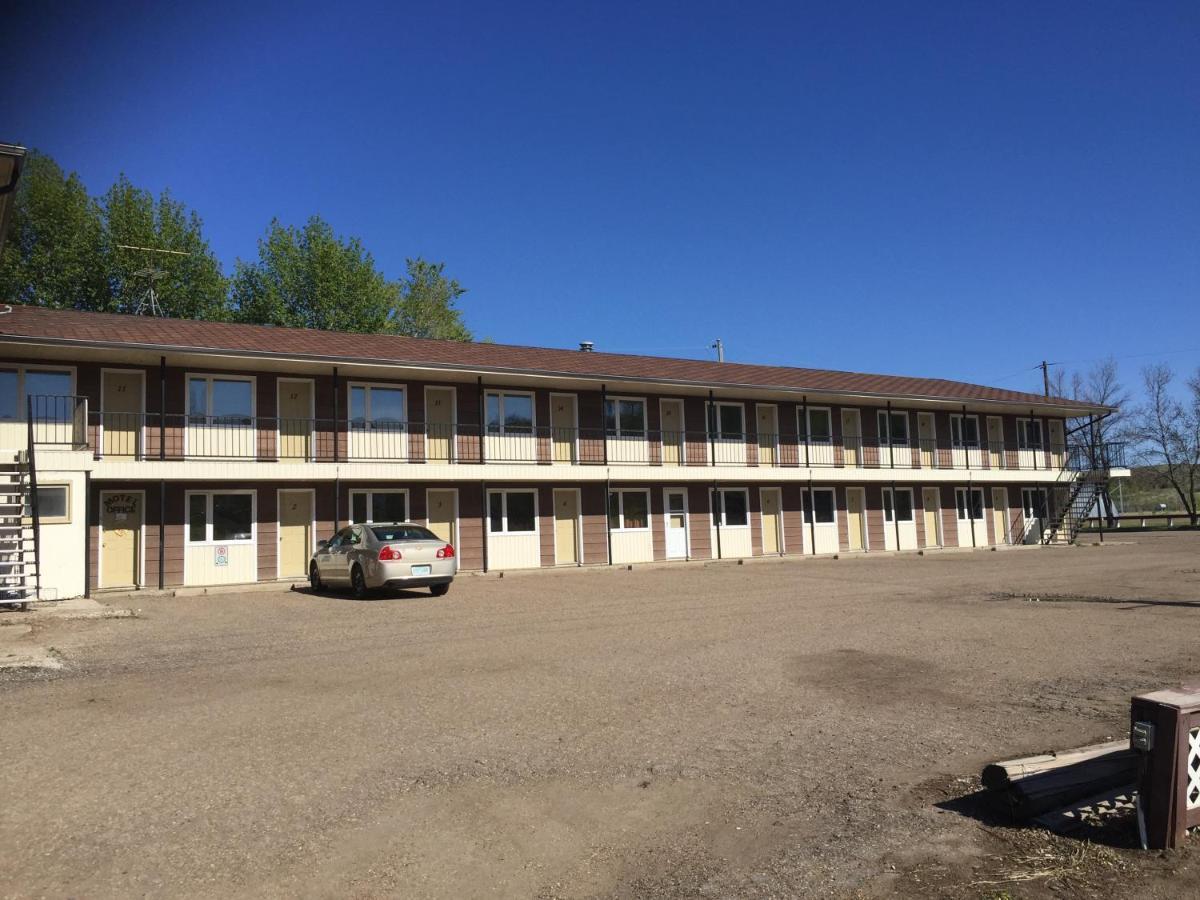 Jolly Giant Pub & Motel Willow Bunch ภายนอก รูปภาพ