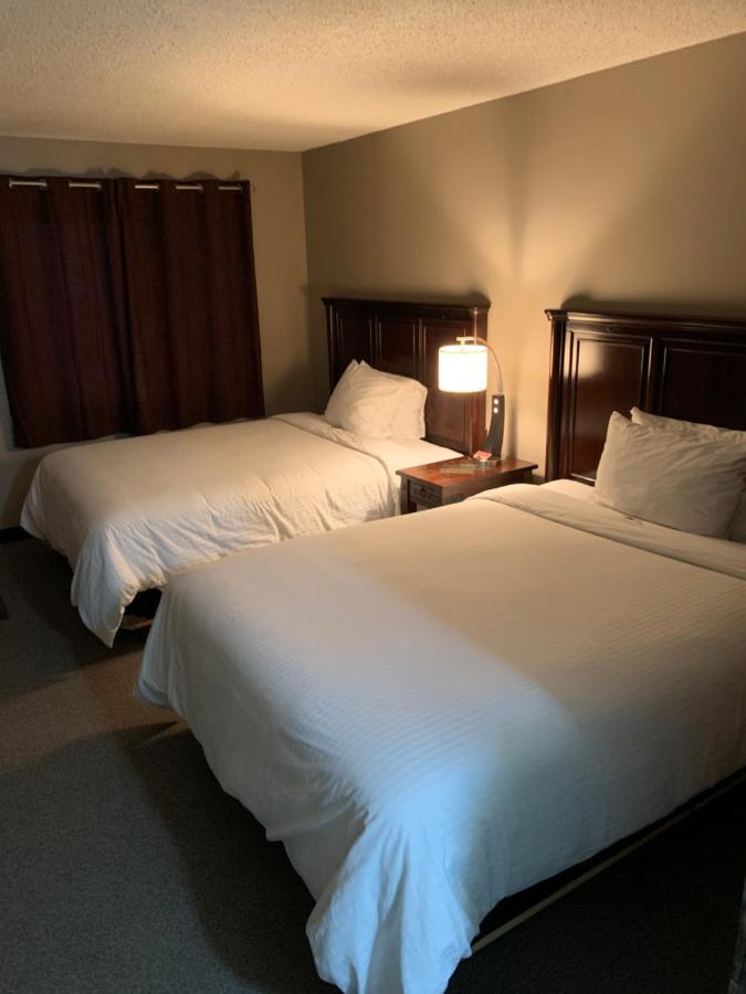 Jolly Giant Pub & Motel Willow Bunch ภายนอก รูปภาพ