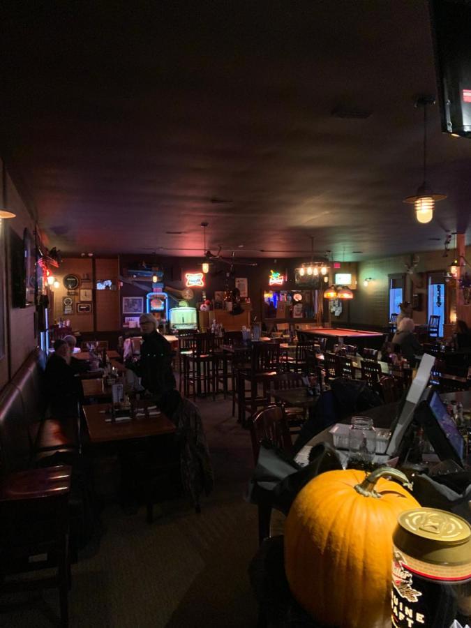 Jolly Giant Pub & Motel Willow Bunch ภายนอก รูปภาพ
