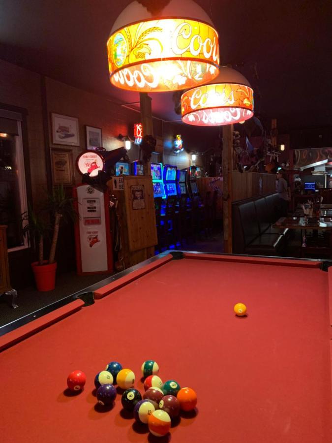 Jolly Giant Pub & Motel Willow Bunch ภายนอก รูปภาพ