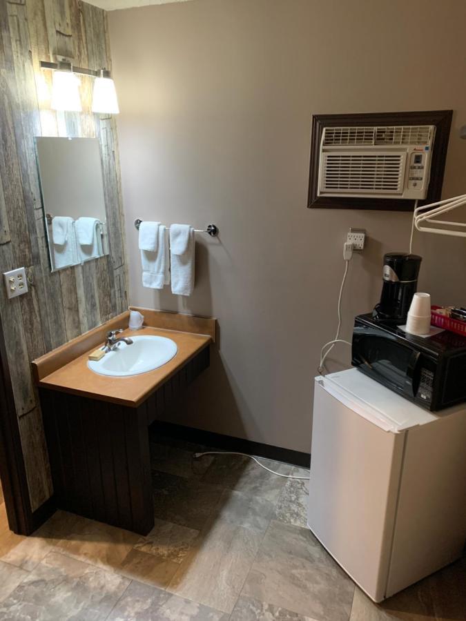 Jolly Giant Pub & Motel Willow Bunch ภายนอก รูปภาพ