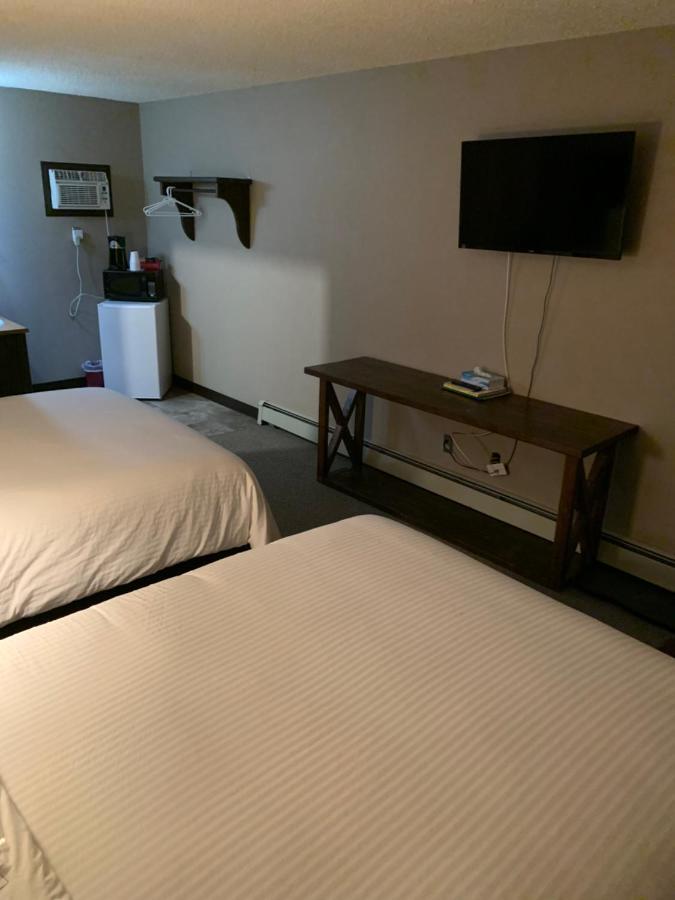 Jolly Giant Pub & Motel Willow Bunch ภายนอก รูปภาพ