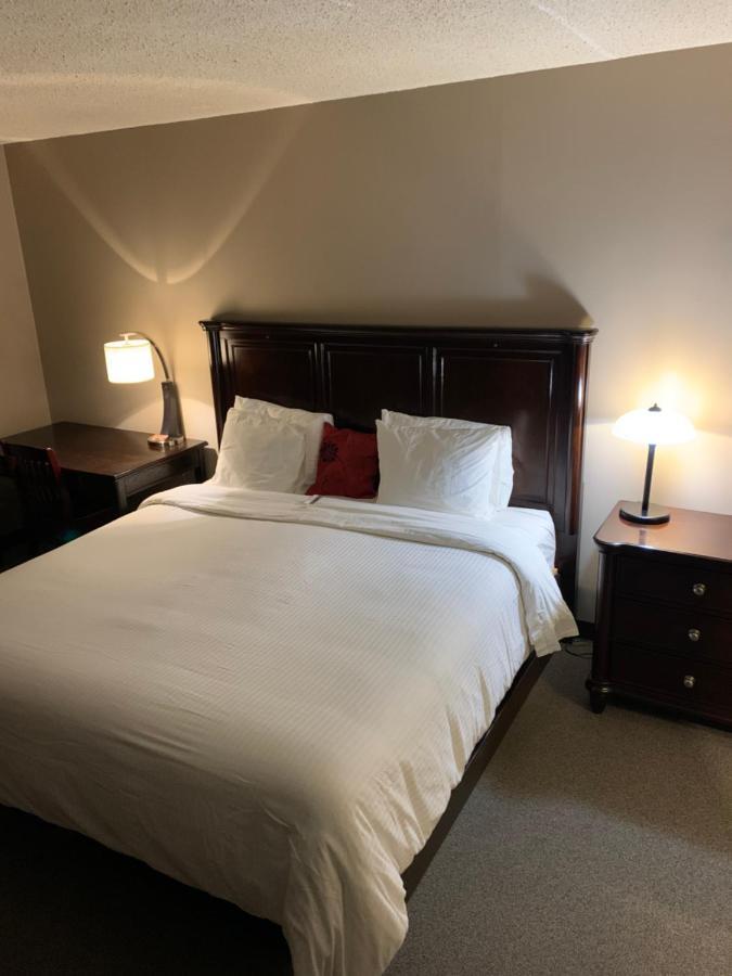 Jolly Giant Pub & Motel Willow Bunch ภายนอก รูปภาพ