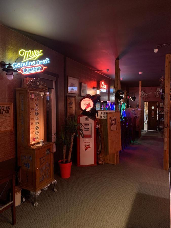 Jolly Giant Pub & Motel Willow Bunch ภายนอก รูปภาพ